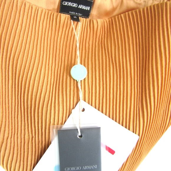 Giorgio Armani Top Size 10(US) Label 46 (IT) NWT - Picture 4 of 4